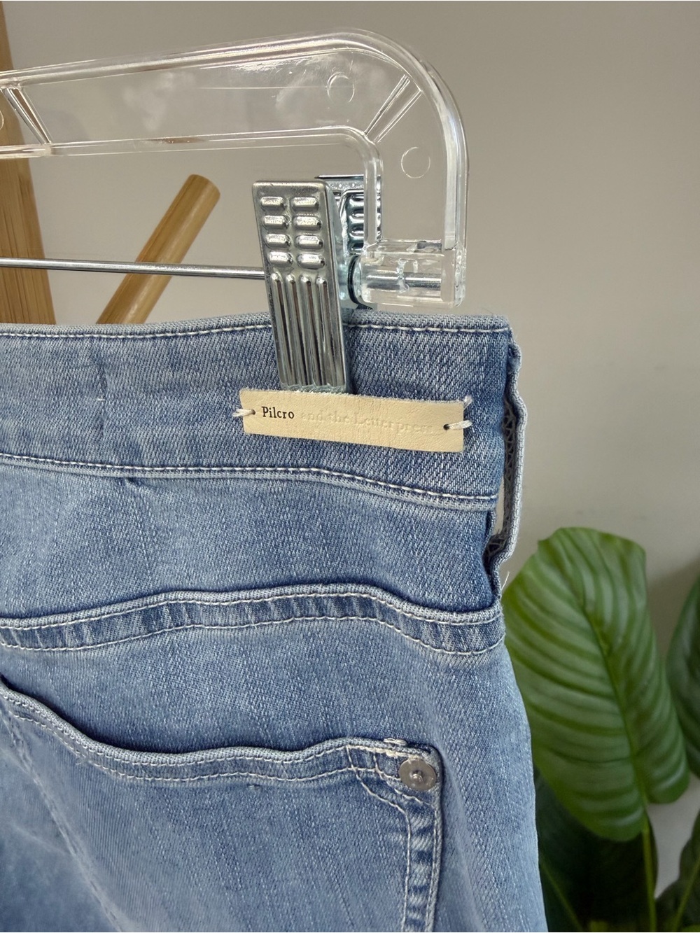 Pilcro Embroidered High-Rise Cropped Bootcut Jeans Sz 29 - Picture 8 of 11